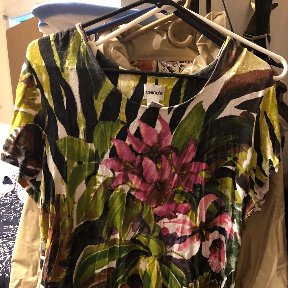 Chico’s magenta and dark green leaves top